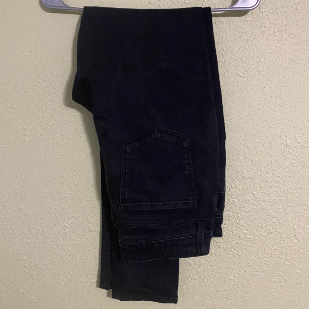 Black skinny Jeans.